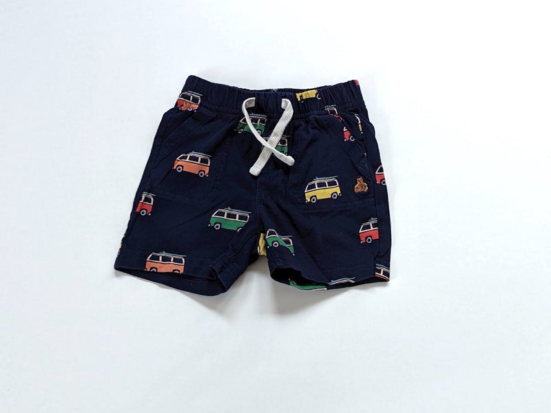 Kurze Stoffhose mit Autos und Eingrifftaschen - Baby Gap, Gr.86/92