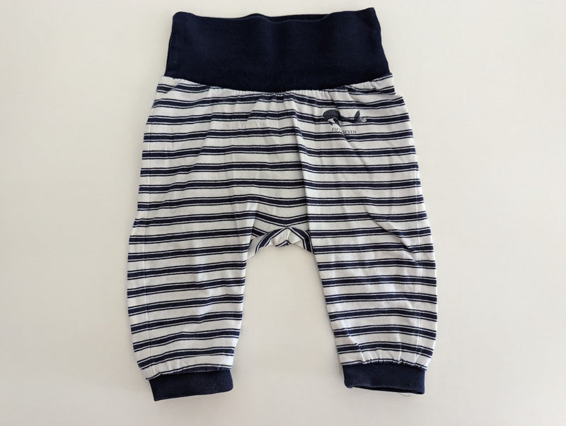 Weiche Stoffhose mit hohem Bund, kleiner Wal - Sanetta, Junge Gr.68