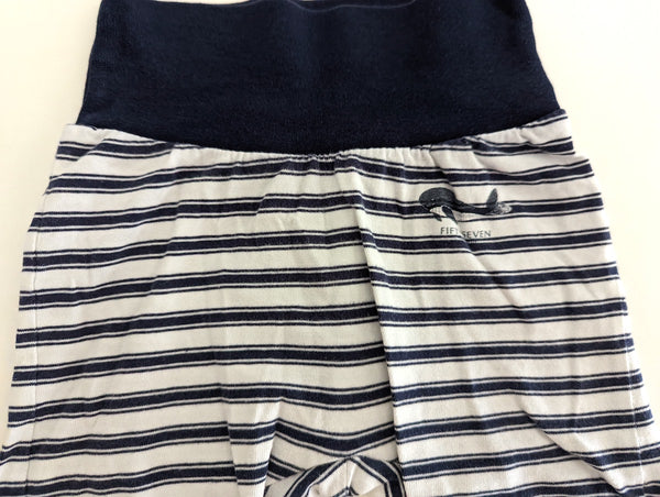 Weiche Stoffhose mit hohem Bund, kleiner Wal - Sanetta, Junge Gr.68