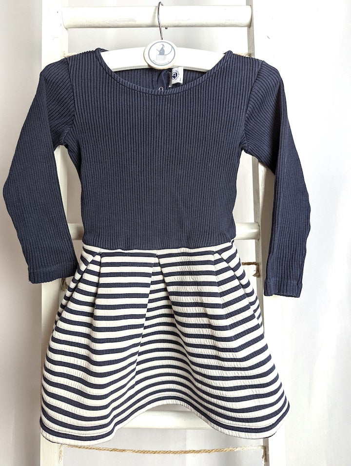 Fundgrube: Langarmkleid für kühlere Tage - Petit Bateau, Gr.104/110