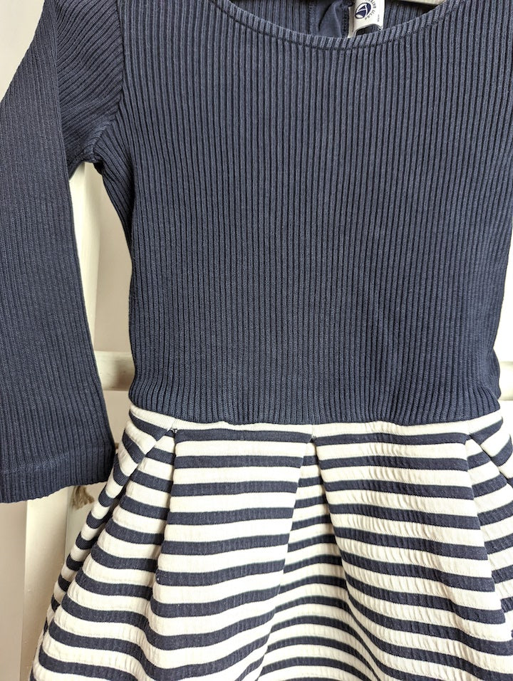 Fundgrube: Langarmkleid für kühlere Tage - Petit Bateau, Gr.104/110