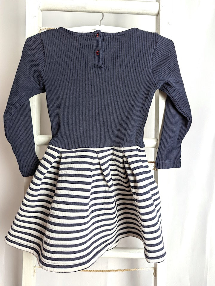 Fundgrube: Langarmkleid für kühlere Tage - Petit Bateau, Gr.104/110